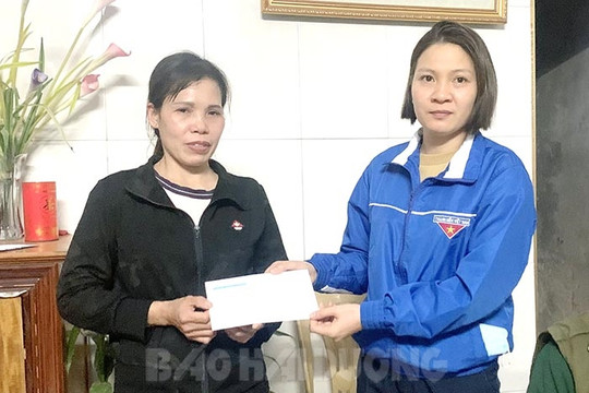 Gia đình chiến sĩ trẻ hoàn cảnh khó khăn được hỗ trợ hơn 20 triệu đồng 